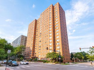 2909 N Sheridan Road 1907, Chicago, IL 60657