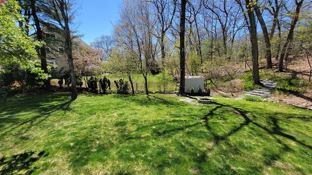 31 Hunnewell St 31, Needham, MA 02494