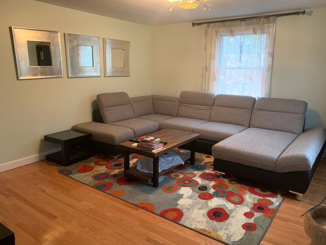 31 Hunnewell St 31, Needham, MA 02494