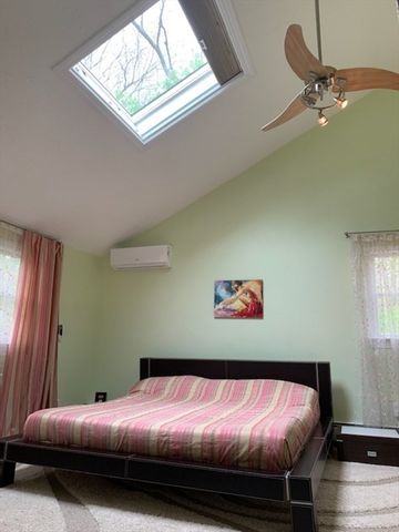 31 Hunnewell St 31, Needham, MA 02494