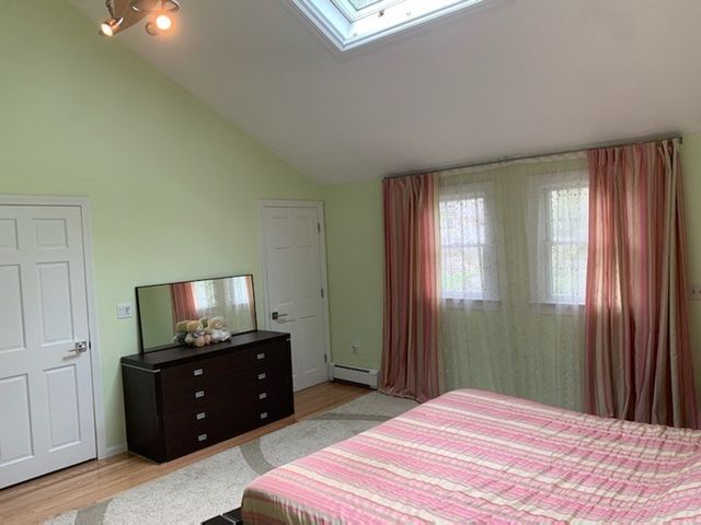 31 Hunnewell St 31, Needham, MA 02494