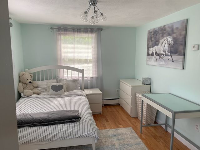 31 Hunnewell St 31, Needham, MA 02494