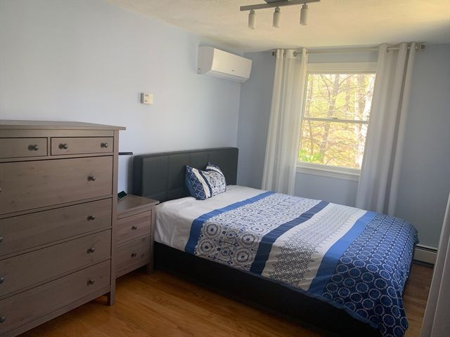 31 Hunnewell St 31, Needham, MA 02494