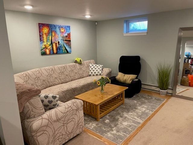 31 Hunnewell St 31, Needham, MA 02494