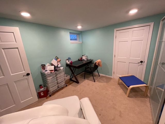 31 Hunnewell St 31, Needham, MA 02494