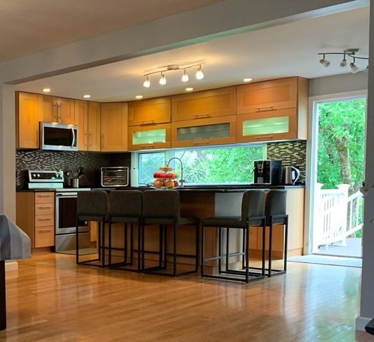 31 Hunnewell St 31, Needham, MA 02494