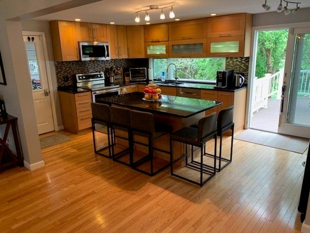 31 Hunnewell St 31, Needham, MA 02494