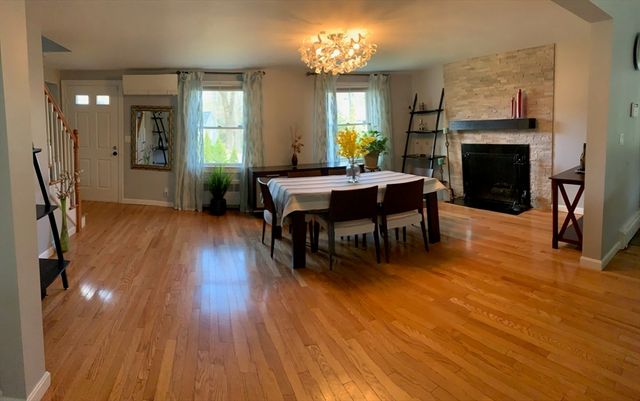 31 Hunnewell St 31, Needham, MA 02494