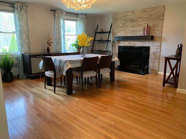 31 Hunnewell St 31, Needham, MA 02494