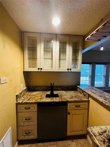 2511 Tanglewood Drive, Grapevine, TX 76051