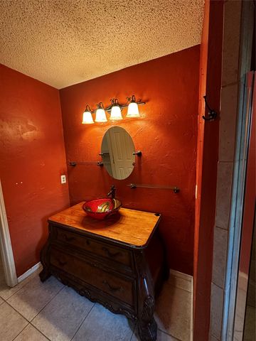 2511 Tanglewood Drive, Grapevine, TX 76051