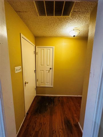2511 Tanglewood Drive, Grapevine, TX 76051