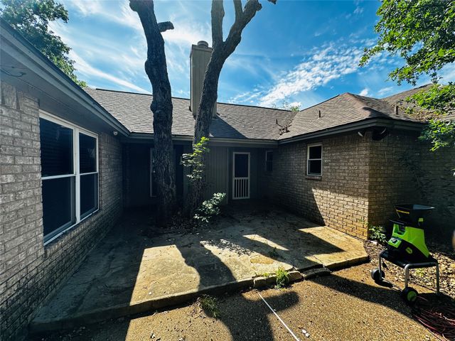 2511 Tanglewood Drive, Grapevine, TX 76051