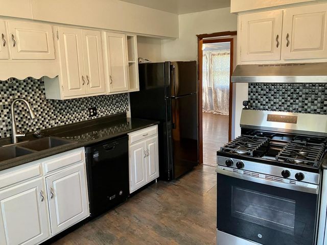 910 W 19th Street, Sterling, IL 60181