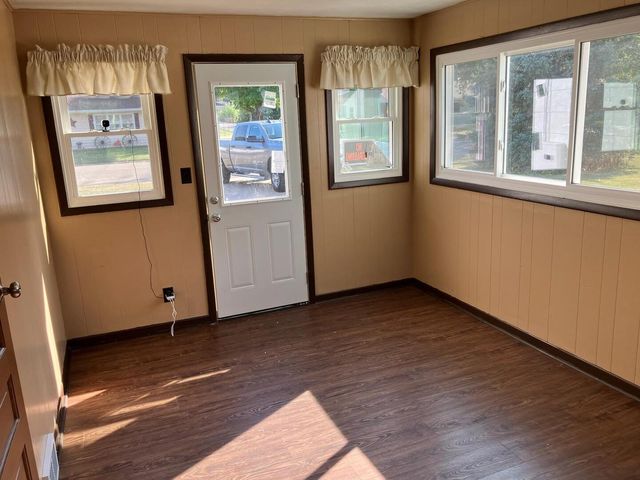 910 W 19th Street, Sterling, IL 60181