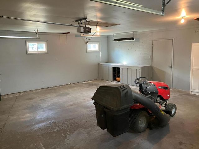 910 W 19th Street, Sterling, IL 60181