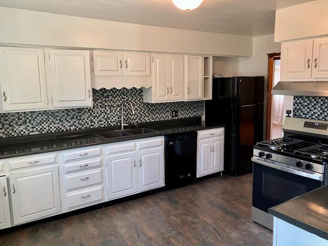 910 W 19th Street, Sterling, IL 60181