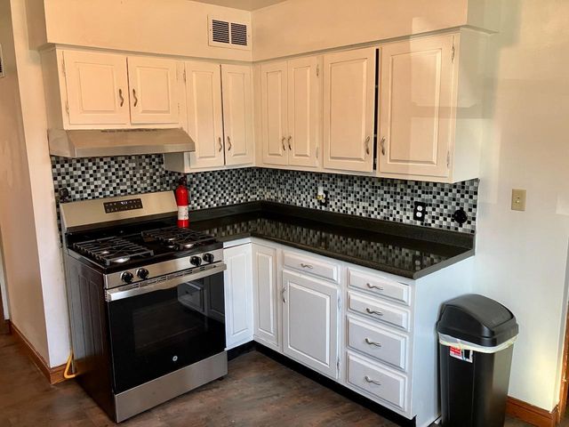 910 W 19th Street, Sterling, IL 60181