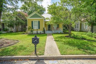 602 Mills ST, Smithville, TX 78957