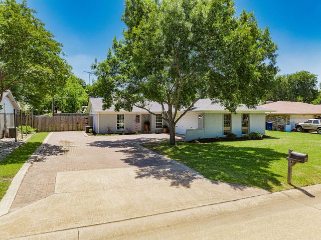 127 Lemley Drive, Heath, TX 75032