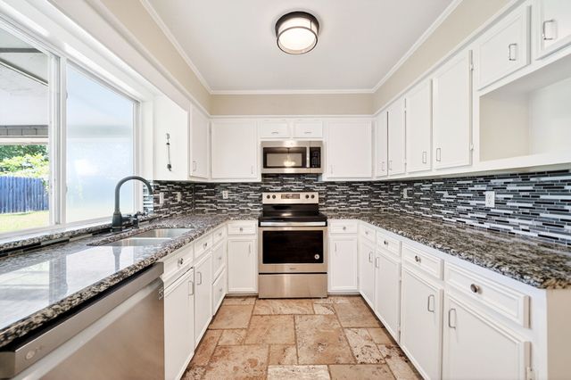 127 Lemley Drive, Heath, TX 75032