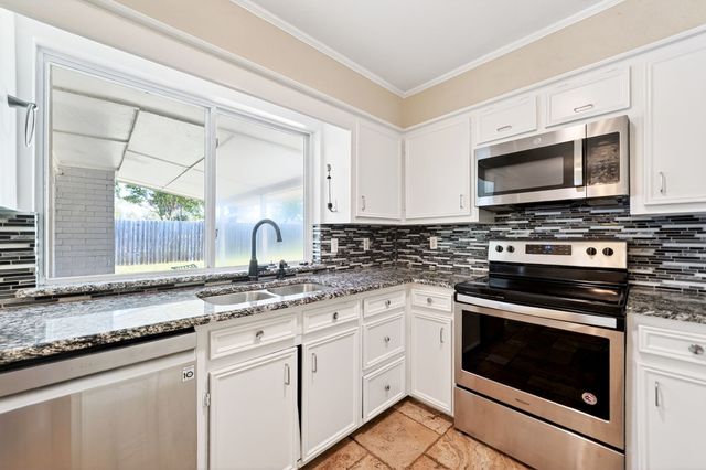 127 Lemley Drive, Heath, TX 75032