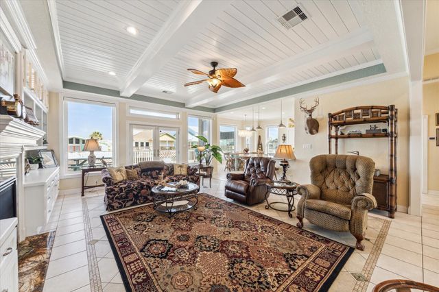 102 Bamaku Bend, Tiki Island, TX 77554