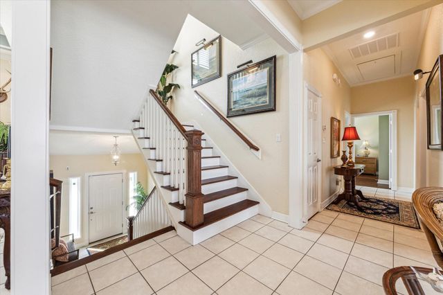 102 Bamaku Bend, Tiki Island, TX 77554