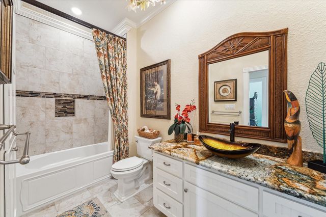 102 Bamaku Bend, Tiki Island, TX 77554