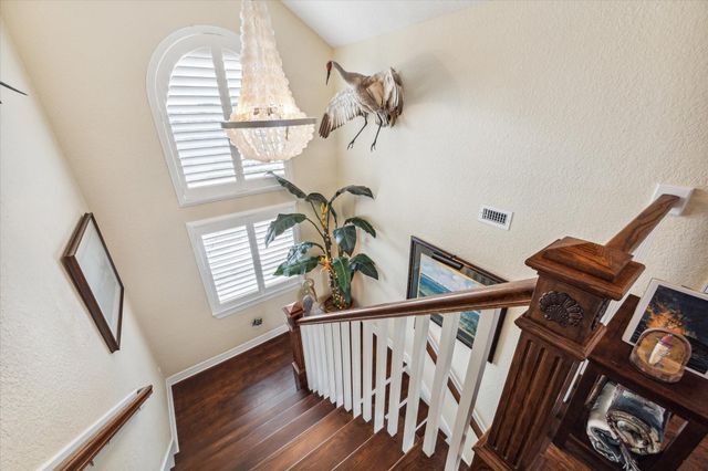 102 Bamaku Bend, Tiki Island, TX 77554