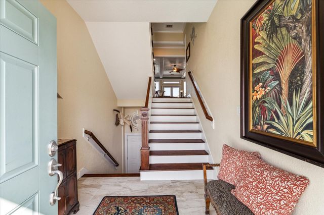 102 Bamaku Bend, Tiki Island, TX 77554