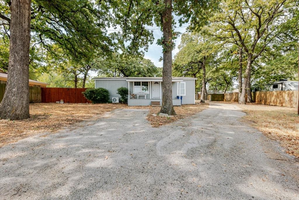209 Wicker Hill Road, Burleson, TX 76028