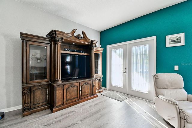 8209 DOWN ROYAL ROAD, Tampa, FL 33610