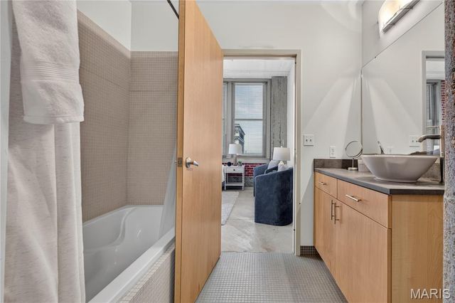 1627 Locust Street 705, St Louis, MO 63103