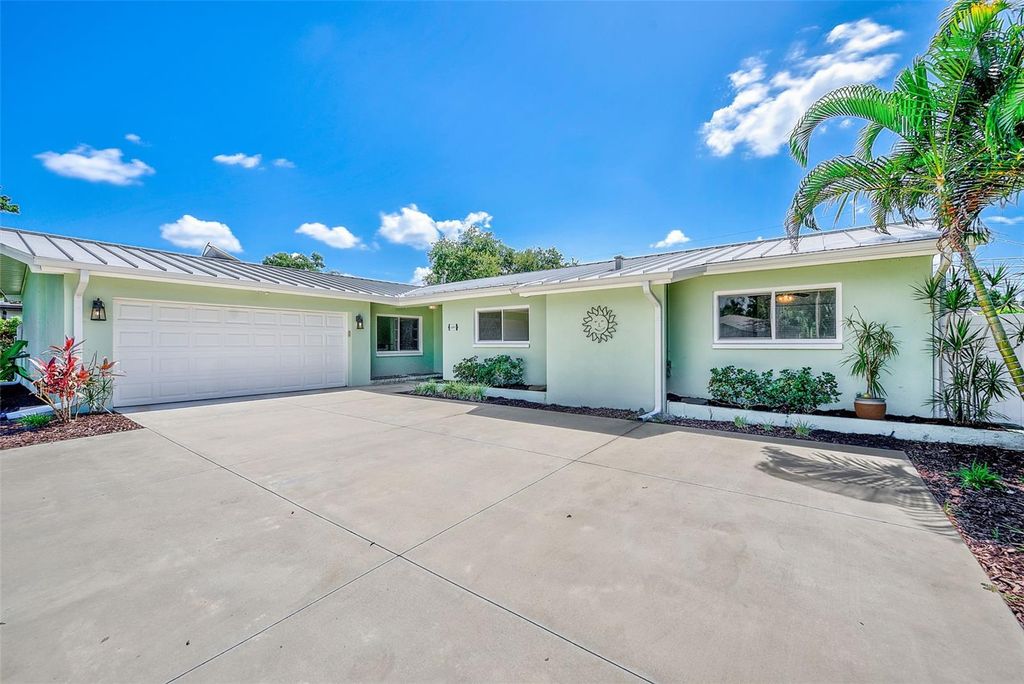 Image 1 of property listing at 809 JACARANDA DRIVE, Largo, FL 33770