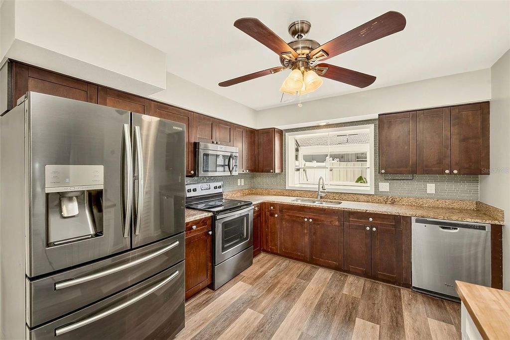 Image 14 of property listing at 809 JACARANDA DRIVE, Largo, FL 33770