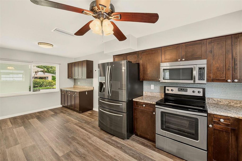 Image 15 of property listing at 809 JACARANDA DRIVE, Largo, FL 33770