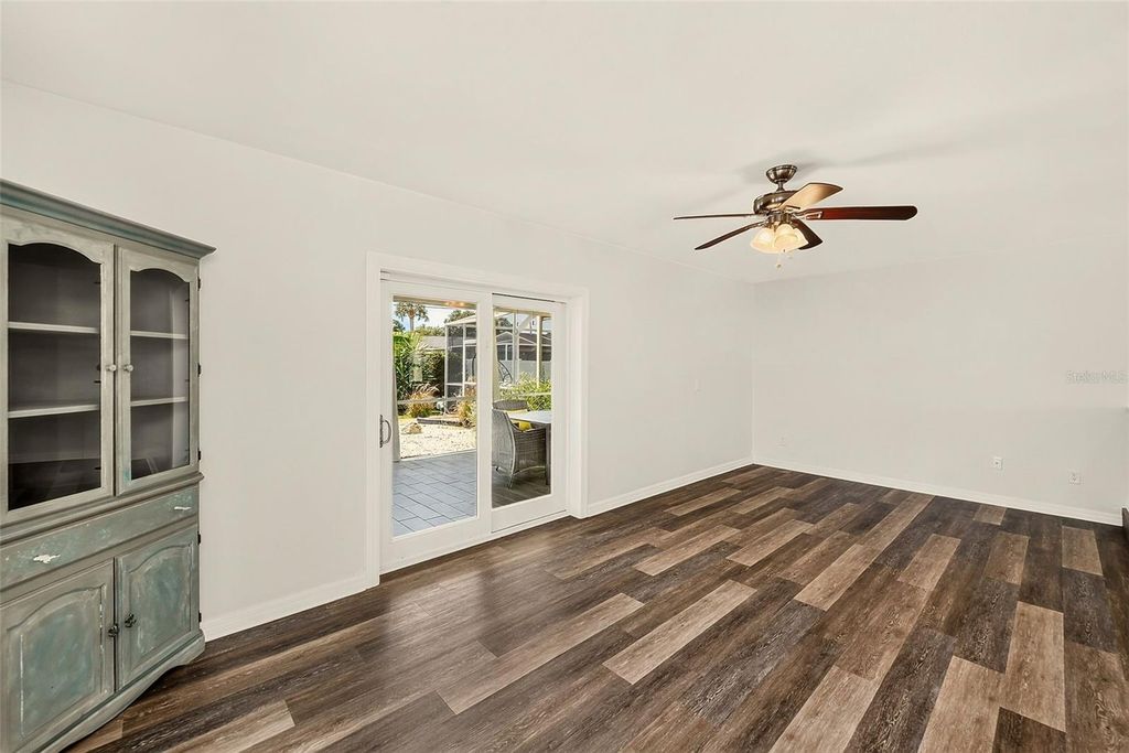 Image 17 of property listing at 809 JACARANDA DRIVE, Largo, FL 33770