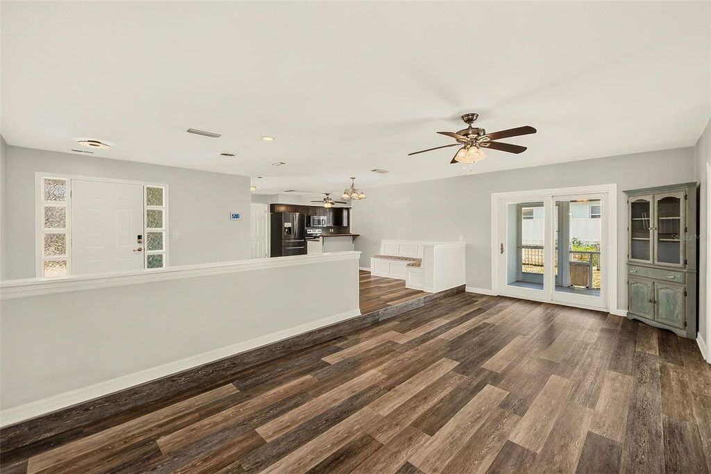 Image 19 of property listing at 809 JACARANDA DRIVE, Largo, FL 33770