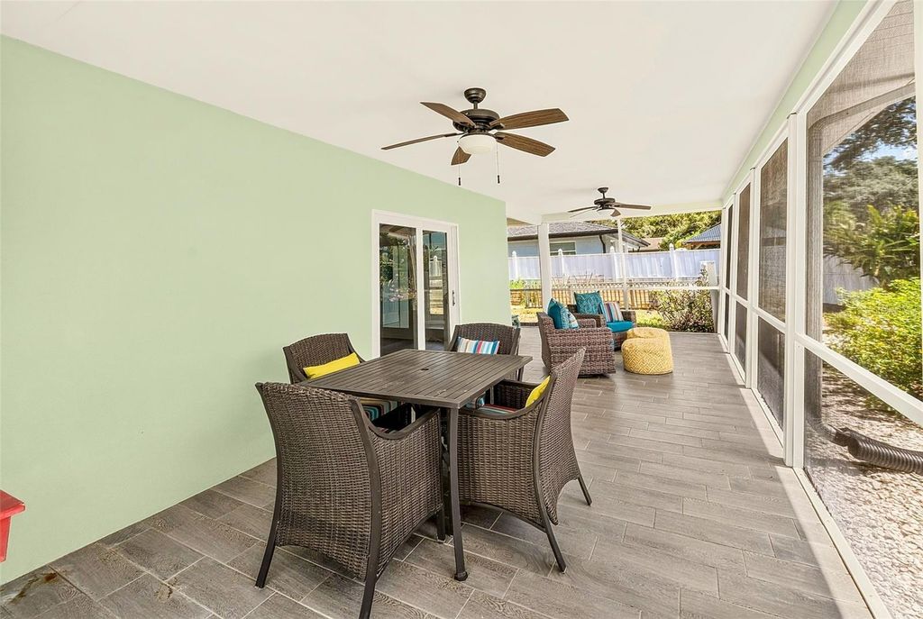 Image 36 of property listing at 809 JACARANDA DRIVE, Largo, FL 33770