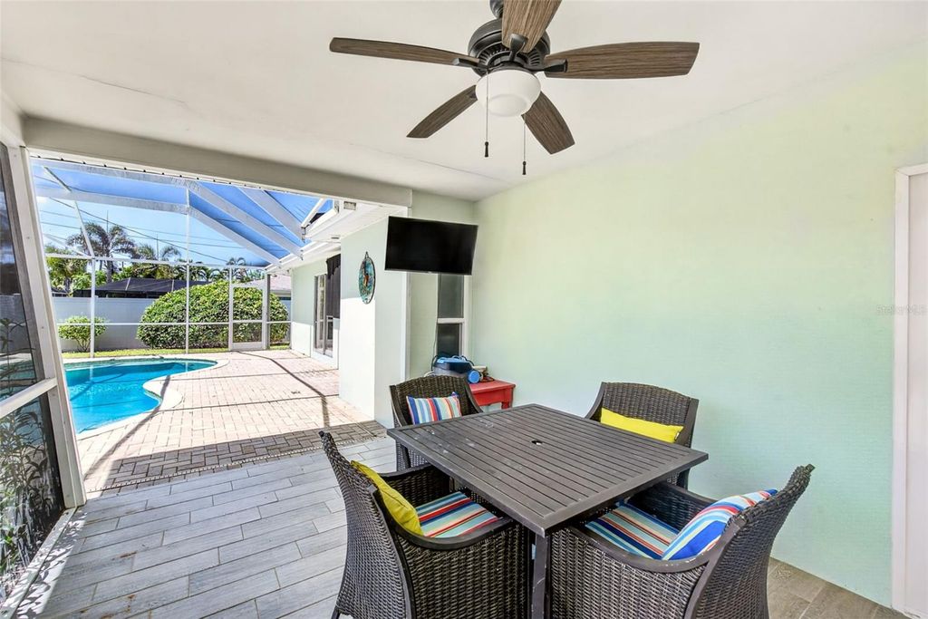 Image 37 of property listing at 809 JACARANDA DRIVE, Largo, FL 33770