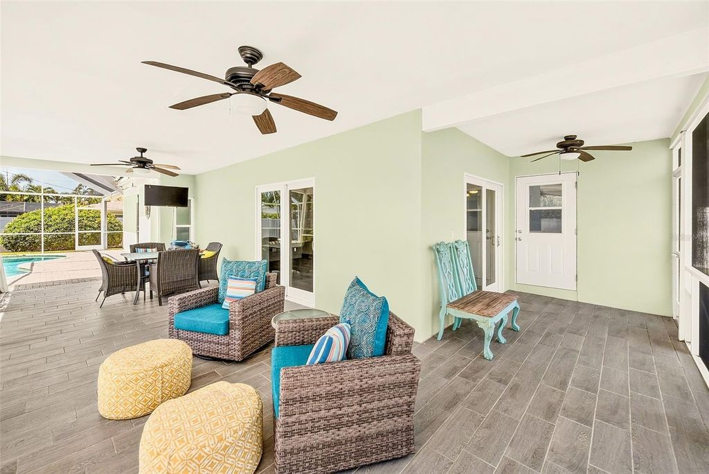 Image 38 of property listing at 809 JACARANDA DRIVE, Largo, FL 33770