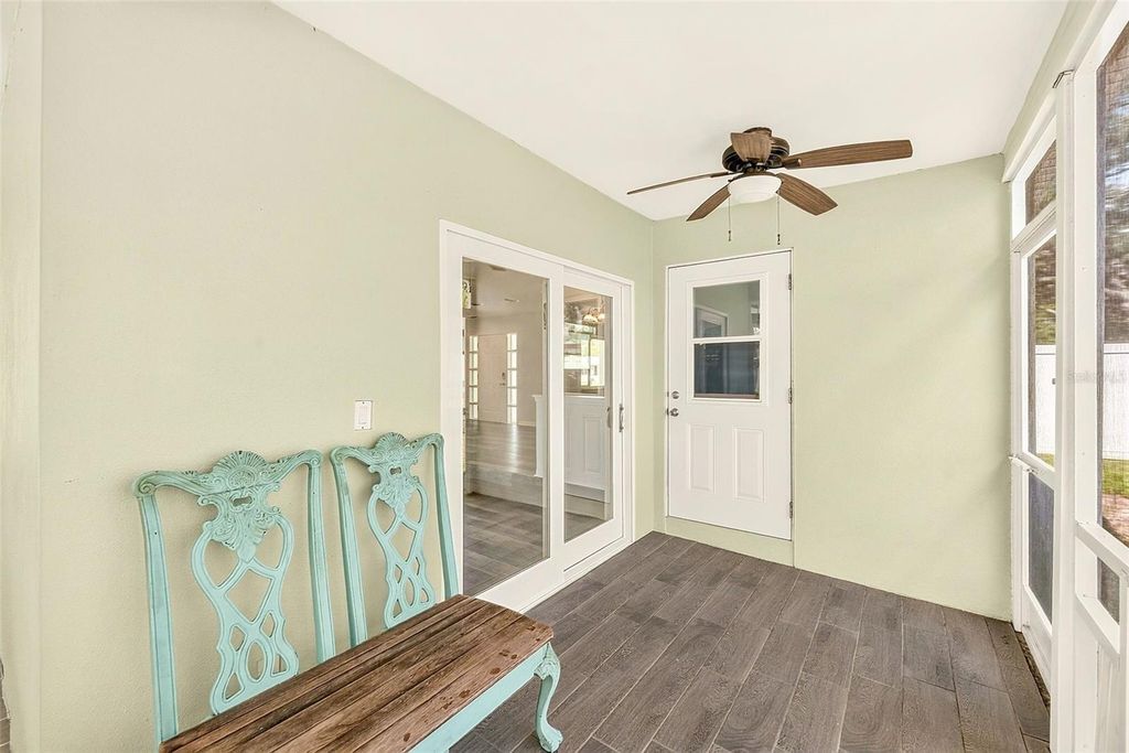 Image 39 of property listing at 809 JACARANDA DRIVE, Largo, FL 33770