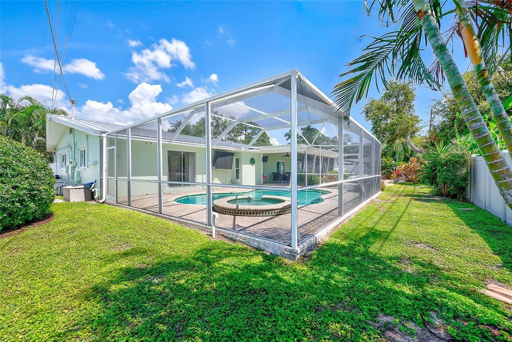 Image 44 of property listing at 809 JACARANDA DRIVE, Largo, FL 33770