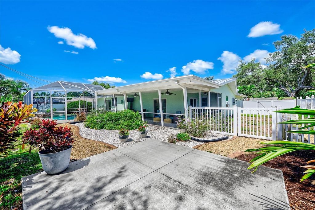 Image 46 of property listing at 809 JACARANDA DRIVE, Largo, FL 33770