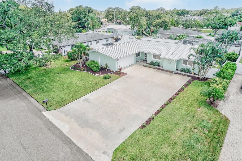 Image 49 of property listing at 809 JACARANDA DRIVE, Largo, FL 33770