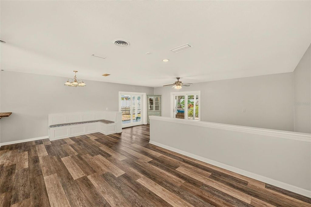 Image 6 of property listing at 809 JACARANDA DRIVE, Largo, FL 33770