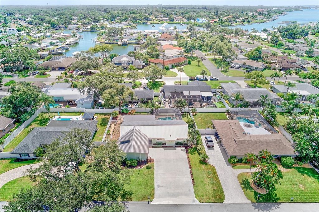 Image 51 of property listing at 809 JACARANDA DRIVE, Largo, FL 33770