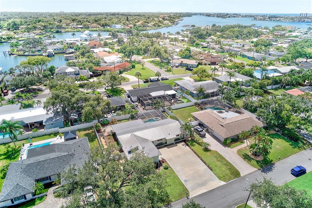 Image 52 of property listing at 809 JACARANDA DRIVE, Largo, FL 33770
