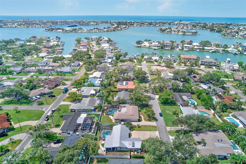 Image 53 of property listing at 809 JACARANDA DRIVE, Largo, FL 33770